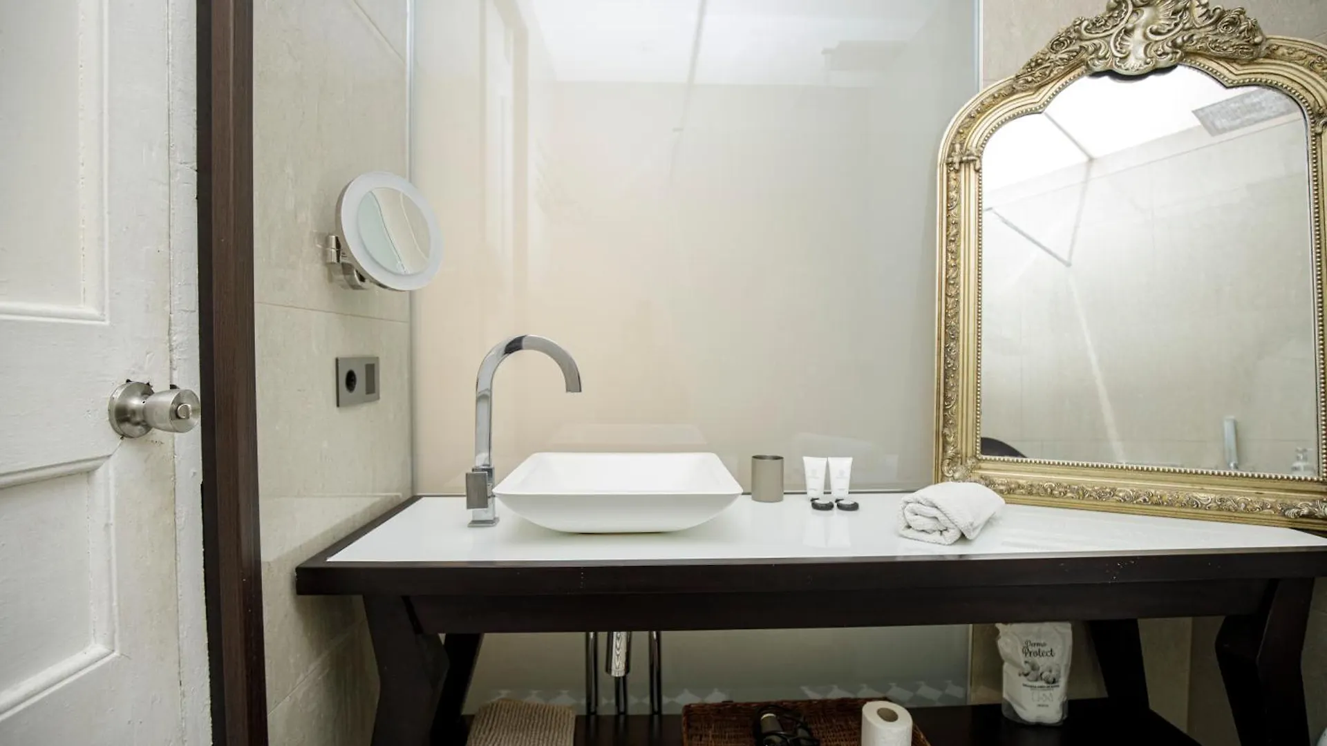Classic Styled Apartment Barcelona